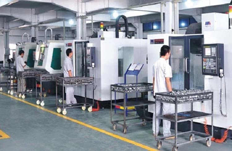 Những Tiêu Chí Đánh Giá Nhôm Chất Lượng Cao 3 Vận hành máy CNC hiện đại giúp giảm sai số